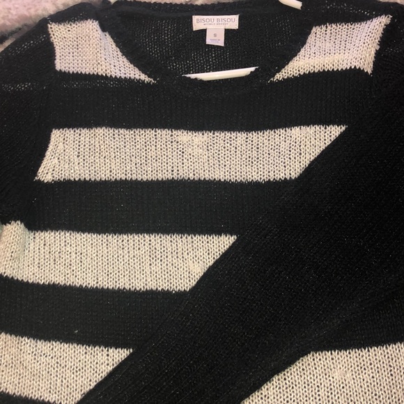 Small black and white high low sweater - Picture 2 of 7